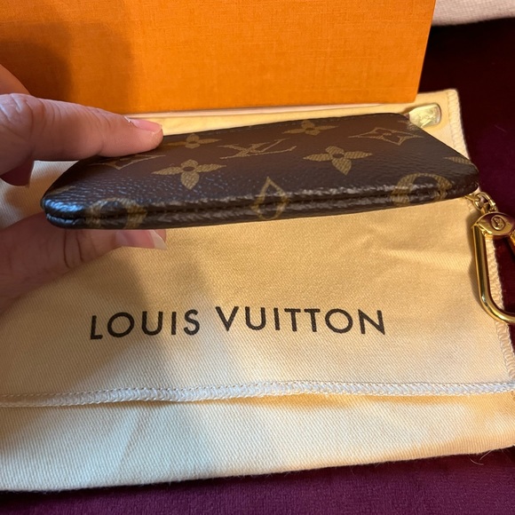 Louis Vuitton cles keychain - Picture 4 of 8